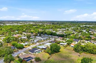 2486 Breakwater Cir, Sarasota, FL 34231 - Photo 43