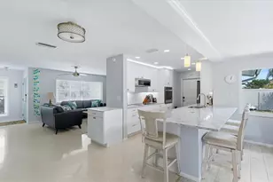 2486 Breakwater Cir, Sarasota, FL 34231 - Photo 9