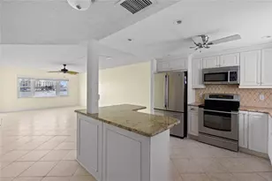 4775 Cove Cir, Saint Petersburg, FL 33708 - Photo 5