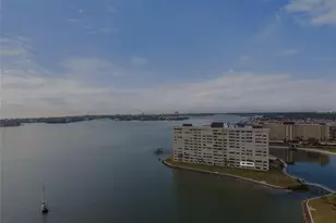 4775 Cove Cir, Saint Petersburg, FL 33708 - Photo 17