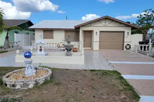 1028 Lillian St, Venice, FL 34285 - Photo 1