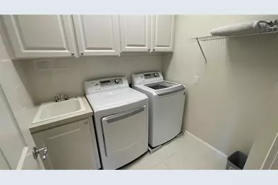 7677 Bergamo Avenue, Sarasota, FL 34238 - Photo 17