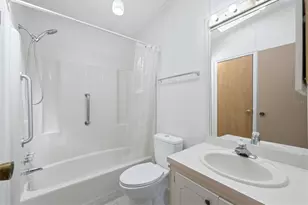 8420 Imperial Cir, Palmetto, FL 34221 - Photo 15