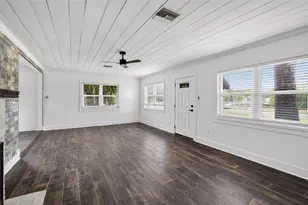 8301 Riverside Dr NE, Saint Petersburg, FL 33702 - Photo 7