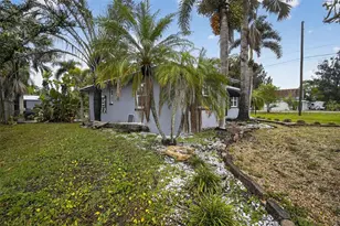 8301 Riverside Dr NE, Saint Petersburg, FL 33702 - Photo 5