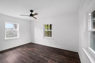 8301 Riverside Dr NE, Saint Petersburg, FL 33702 - Photo 9