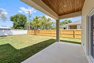 1607 Gray St S, Gulfport, FL 33707 - Photo 3