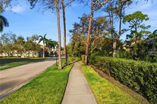 1740 Assisi Dr, Sarasota, FL 34231 - Photo 11