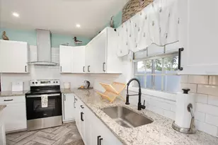519 51st St W, Bradenton, FL 34209 - Photo 3