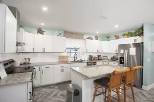 519 51st St W, Bradenton, FL 34209 - Photo 7