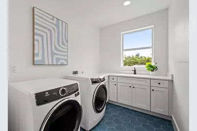 1647 Siesta Drive, Sarasota, FL 34239 - Photo 39