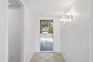 7860 Palm Aire Ln, Sarasota, FL 34243 - Photo 7