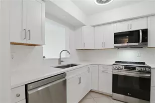 7860 Palm Aire Ln, Sarasota, FL 34243 - Photo 5