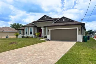 729 Crestview Cir NW, Port Charlotte, FL 33948 - Photo 3