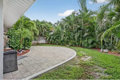 1884 Southpointe Drive, Sarasota, FL 34231 - Photo 33