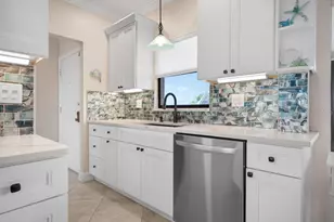 6005 Gulf Dr, Holmes Beach, FL 34217 - Photo 17