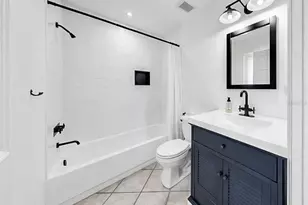 8096 Glenbrooke Ln, Sarasota, FL 34243 - Photo 43