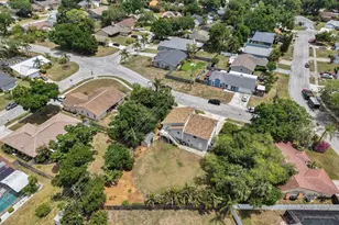 8096 Glenbrooke Ln, Sarasota, FL 34243 - Photo 59