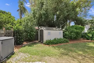 8096 Glenbrooke Ln, Sarasota, FL 34243 - Photo 57