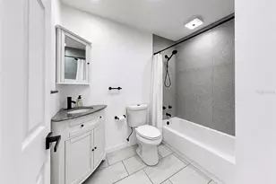 8096 Glenbrooke Ln, Sarasota, FL 34243 - Photo 45