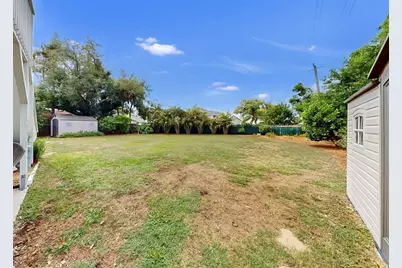 8096 Glenbrooke Lane, Sarasota, FL 34243 - Photo 49