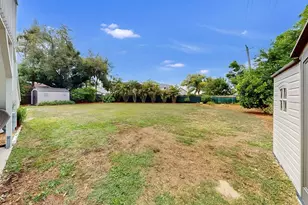 8096 Glenbrooke Ln, Sarasota, FL 34243 - Photo 49