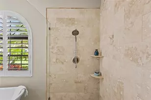 4601 Las Brisas Ln, Sarasota, FL 34238 - Photo 33