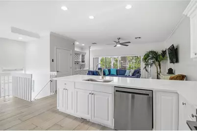 215 81st Street, Holmes Beach, FL 34217 - Photo 9