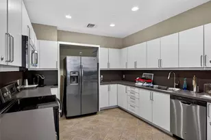 340 S Palm Ave, Sarasota, FL 34236 - Photo 59