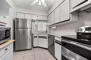 7294 Cloister Dr, Sarasota, FL 34231 - Photo 5