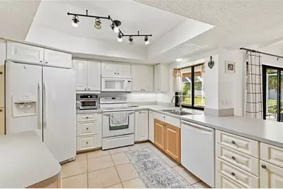 3927 Country View Lane, Sarasota, FL 34233 - Photo 11