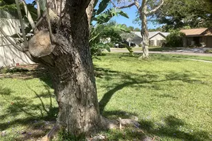 6508 Waterford Cir, Sarasota, FL 34238 - Photo 5