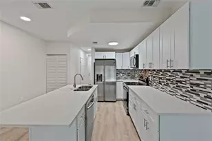 4330 Tyler Cir N, Saint Petersburg, FL 33709 - Photo 3