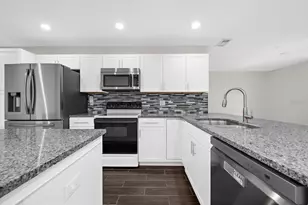 1821 Racimo Dr, Sarasota, FL 34240 - Photo 13
