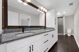 1821 Racimo Dr, Sarasota, FL 34240 - Photo 25