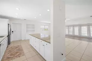 6916 Alderwood Dr, Sarasota, FL 34243 - Photo 7