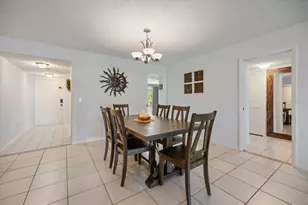 6939 W Country Club Dr N, Sarasota, FL 34243 - Photo 11