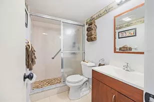 6939 W Country Club Dr N, Sarasota, FL 34243 - Photo 17