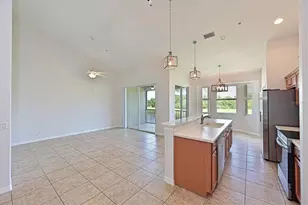 1011 Fairwaycove Ln, Bradenton, FL 34212 - Photo 7