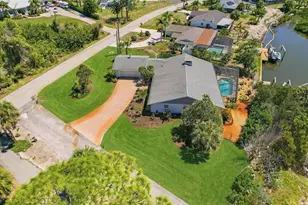 1231 Bayshore Dr, Englewood, FL 34223 - Photo 3