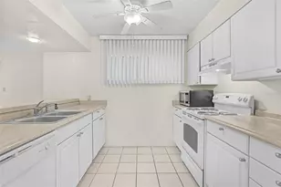 4388 Rayfield Dr, Sarasota, FL 34243 - Photo 9