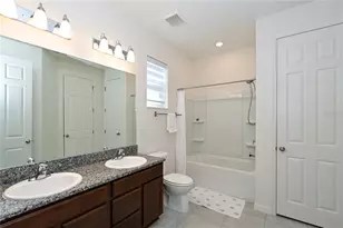 3551 74th Ave Circle E, Sarasota, FL 34243 - Photo 37