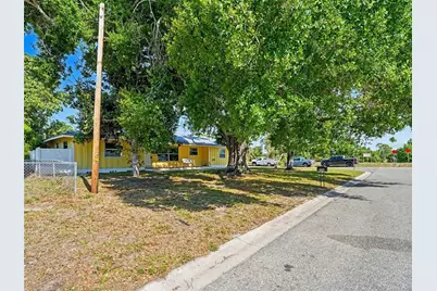 704 S Lockwood Ridge Road, Sarasota, FL 34237 - Photo 3