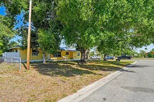 704 S Lockwood Ridge Rd, Sarasota, FL 34237 - Photo 3