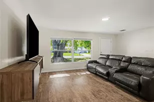 704 S Lockwood Ridge Rd, Sarasota, FL 34237 - Photo 7