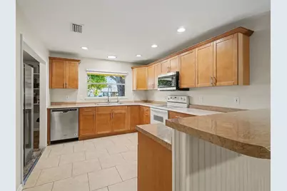 704 S Lockwood Ridge Road, Sarasota, FL 34237 - Photo 17