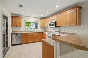 704 S Lockwood Ridge Rd, Sarasota, FL 34237 - Photo 17