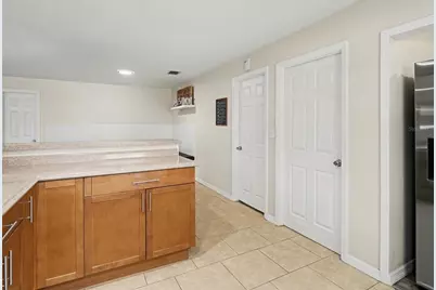 704 S Lockwood Ridge Road, Sarasota, FL 34237 - Photo 17