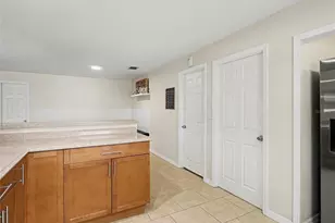 704 S Lockwood Ridge Rd, Sarasota, FL 34237 - Photo 17