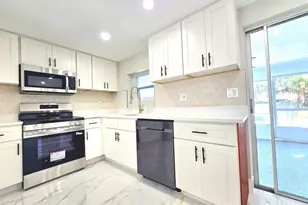 7715 Cherrytree Ln, New Port Richey, FL 34653 - Photo 5